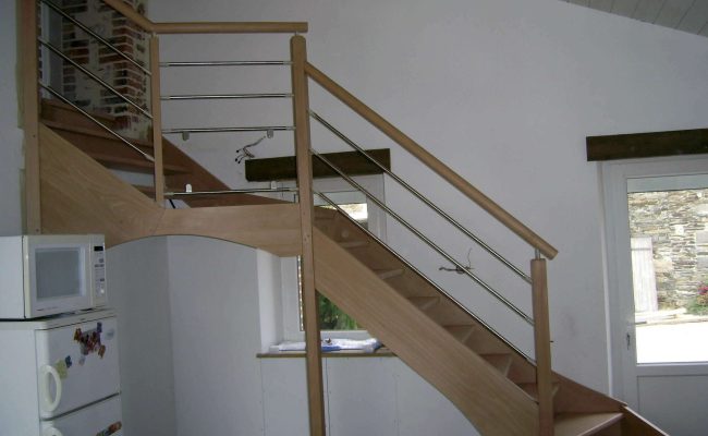 Réalisation de la menuiserie intérieure d'un escalier par RLCM, menuisier à Montaigu